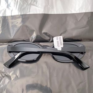 Urban Outfitters Accessories - Urban Outfitters Everly Oval Black Sunglasses Urban Outfitters Accessories - Urban Outfitters Everly Oval Black Sunglasses